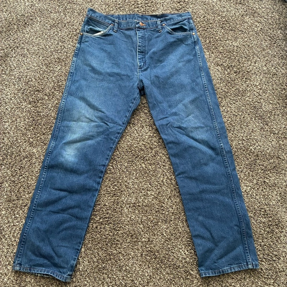 Wrangler Men's 37x32 Blue Denim Jeans Relaxed Fit